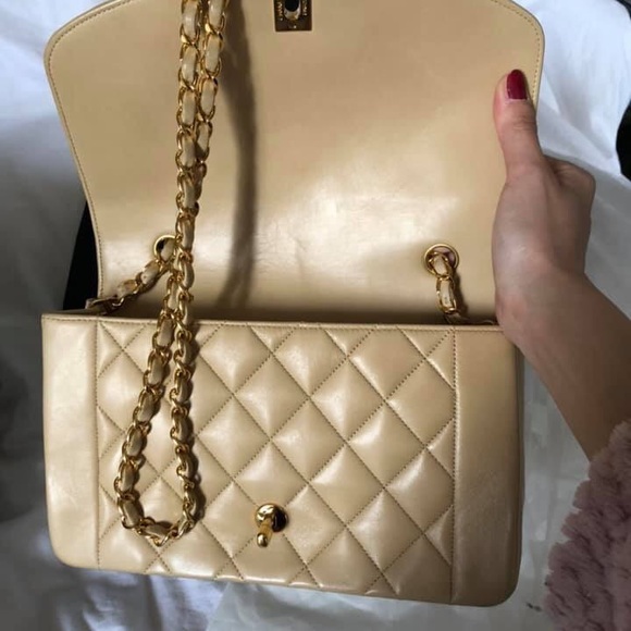 Chanel - Picture 3 of 8